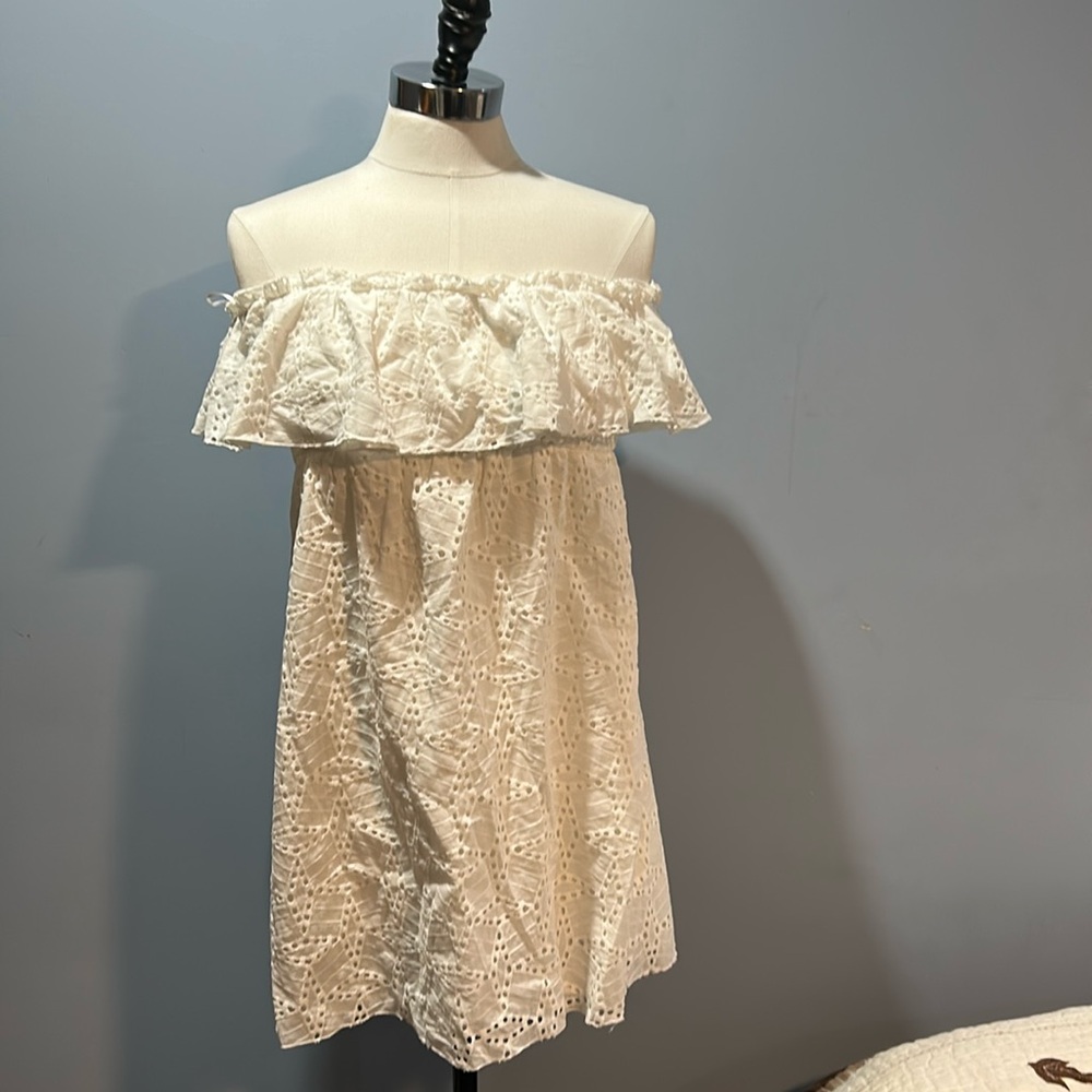 Zara white off or on the shoulder tunic or short dress. Never worn… no tags
